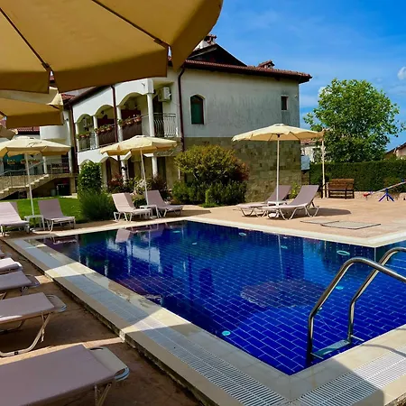 Petra- Medovo, Sunny