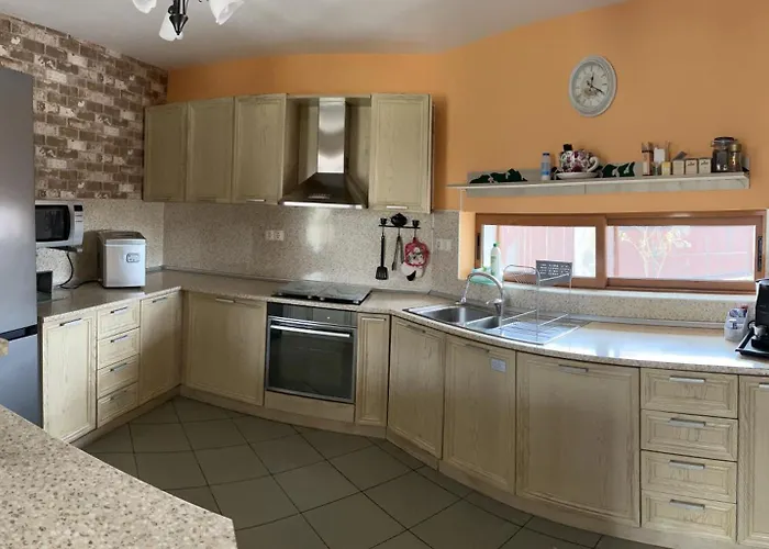 Petra- Medovo, Sunny *