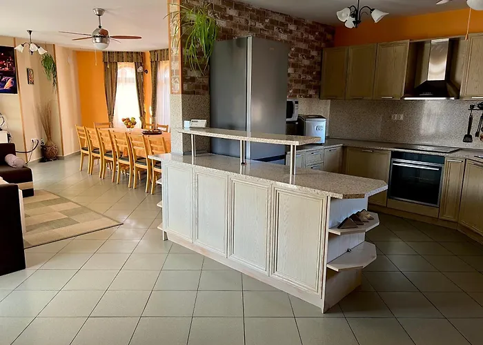 Petra- Medovo, Sunny