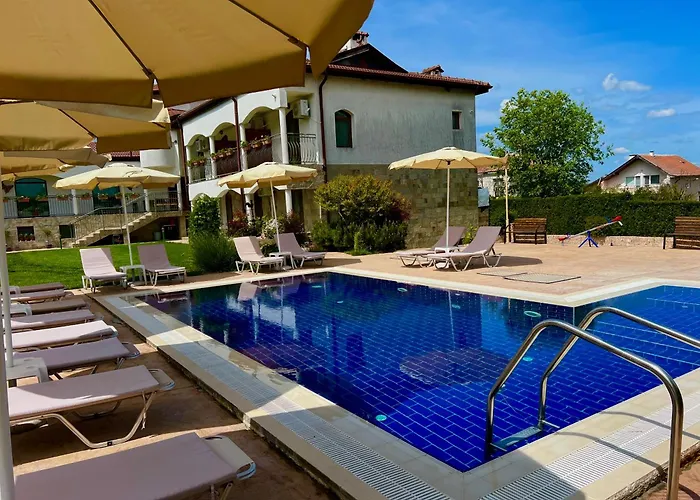 Petra- Medovo, Sunny