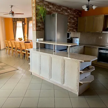 Petra- Medovo, Sunny